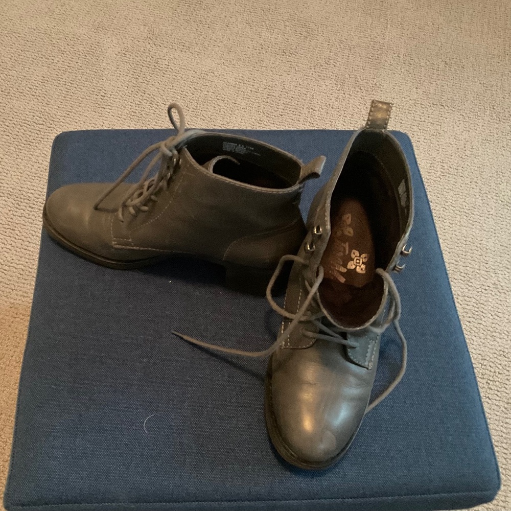 The walking company Tara M ankle boots